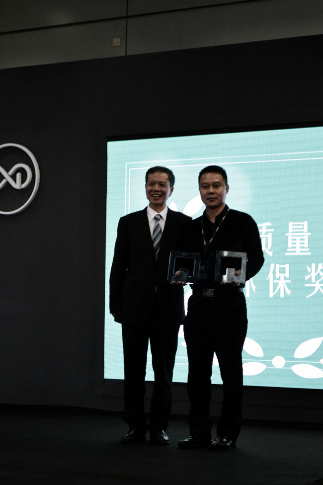 科凡家居榮獲第30屆深圳國際家具展覽會板式家具質(zhì)量環(huán)保金獎（圖）_2