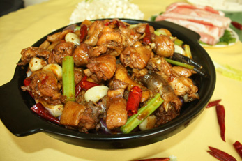 濰坊學(xué)習(xí)重慶雞公煲的做法濟(jì)寧雞公煲加盟_2