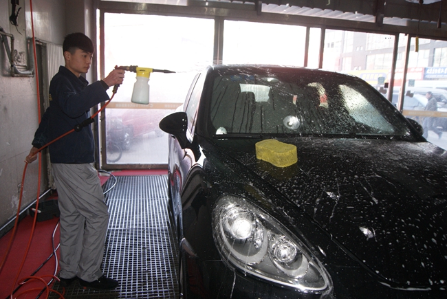 夏季洗車有誤區(qū)？靚車會為您解析（圖）_1