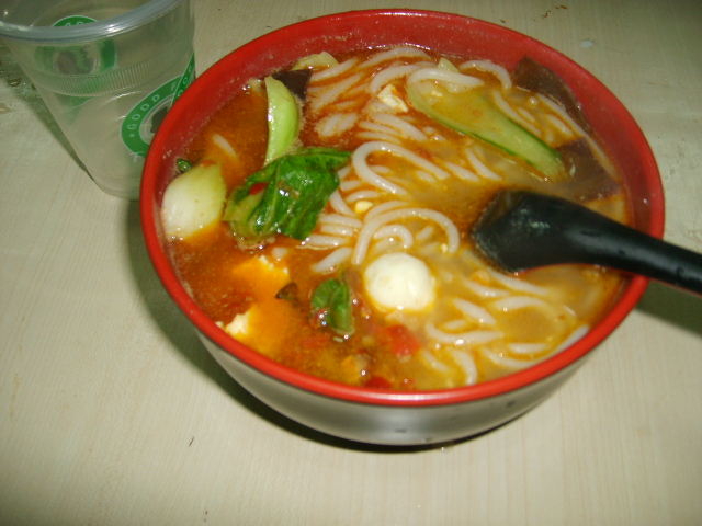 米線培訓(xùn)學(xué)習(xí)米線做法砂鍋米線加盟_1