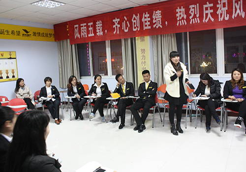 熱烈祝賀風光商學(xué)院（風光地產(chǎn)）2015年首屆店長特訓(xùn)營取得圓滿成功（圖）_5