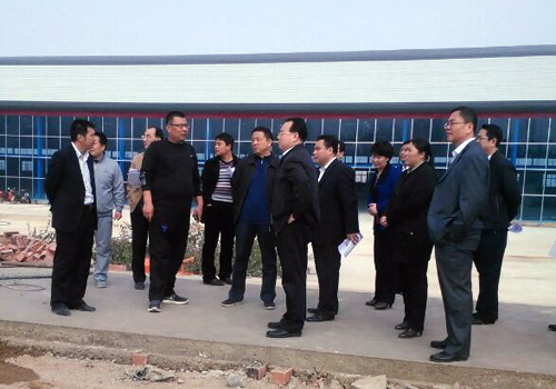 崛起魯中 榮耀神州——萊蕪市鋼城區(qū)區(qū)委領(lǐng)導(dǎo)蒞臨融通四海項(xiàng)目參觀指導(dǎo)工作（圖）_3