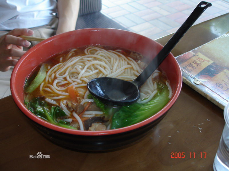 砂鍋米線培訓學習學習砂鍋米線技術(shù)做法加盟_1