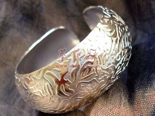 苗族社會(huì)發(fā)展和原始圖騰崇拜密切相關(guān)（圖）_1