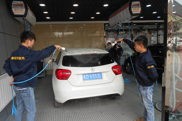 靚車會(huì)汽車美容店投資傳授汽車養(yǎng)護(hù)知識(shí)（圖）_1