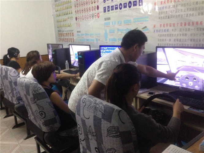 駕吧加盟需要多少錢 學(xué)車駕駛模擬器_1