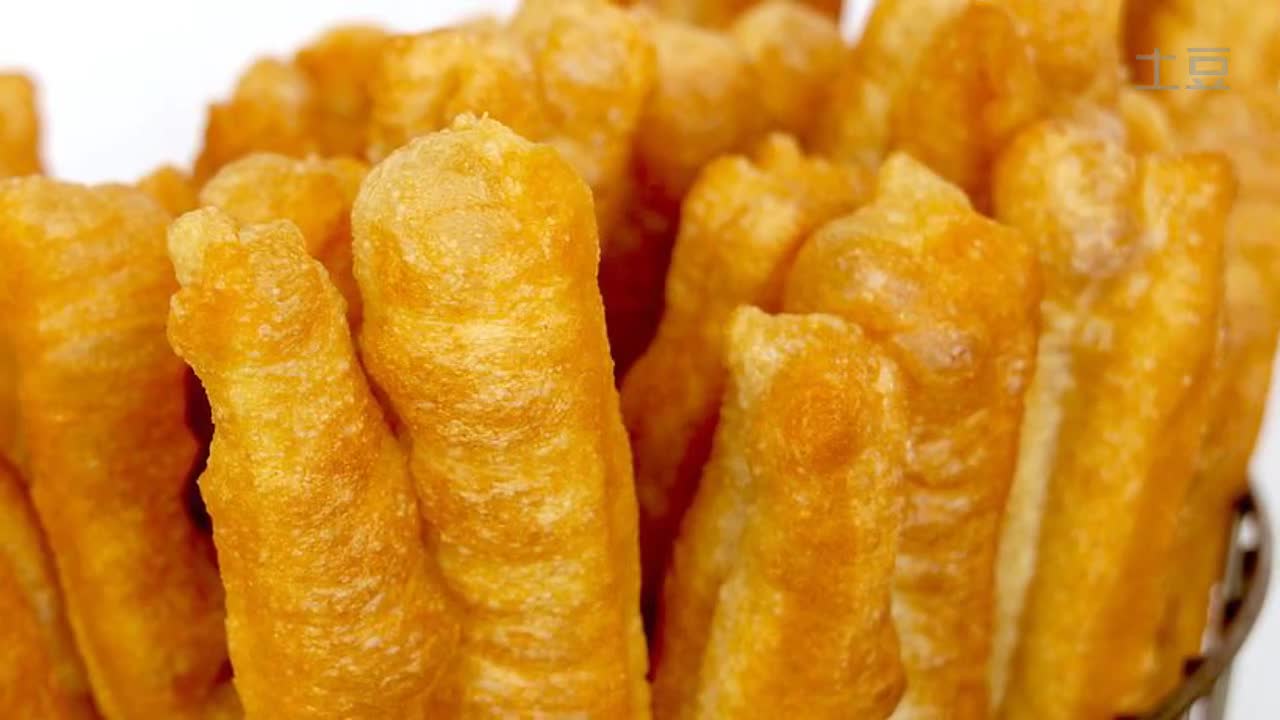 大油條技術(shù)培訓(xùn),濟南無礬油條培訓(xùn),學(xué)習(xí)炸油條做法_1