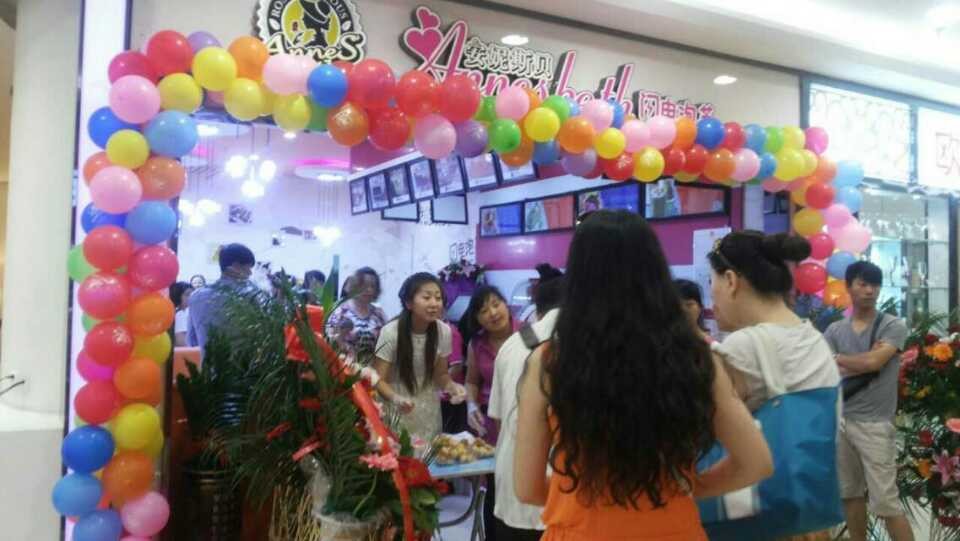 法式烘焙閃電泡芙為青年創(chuàng)業(yè)寄予新希望（圖）_1