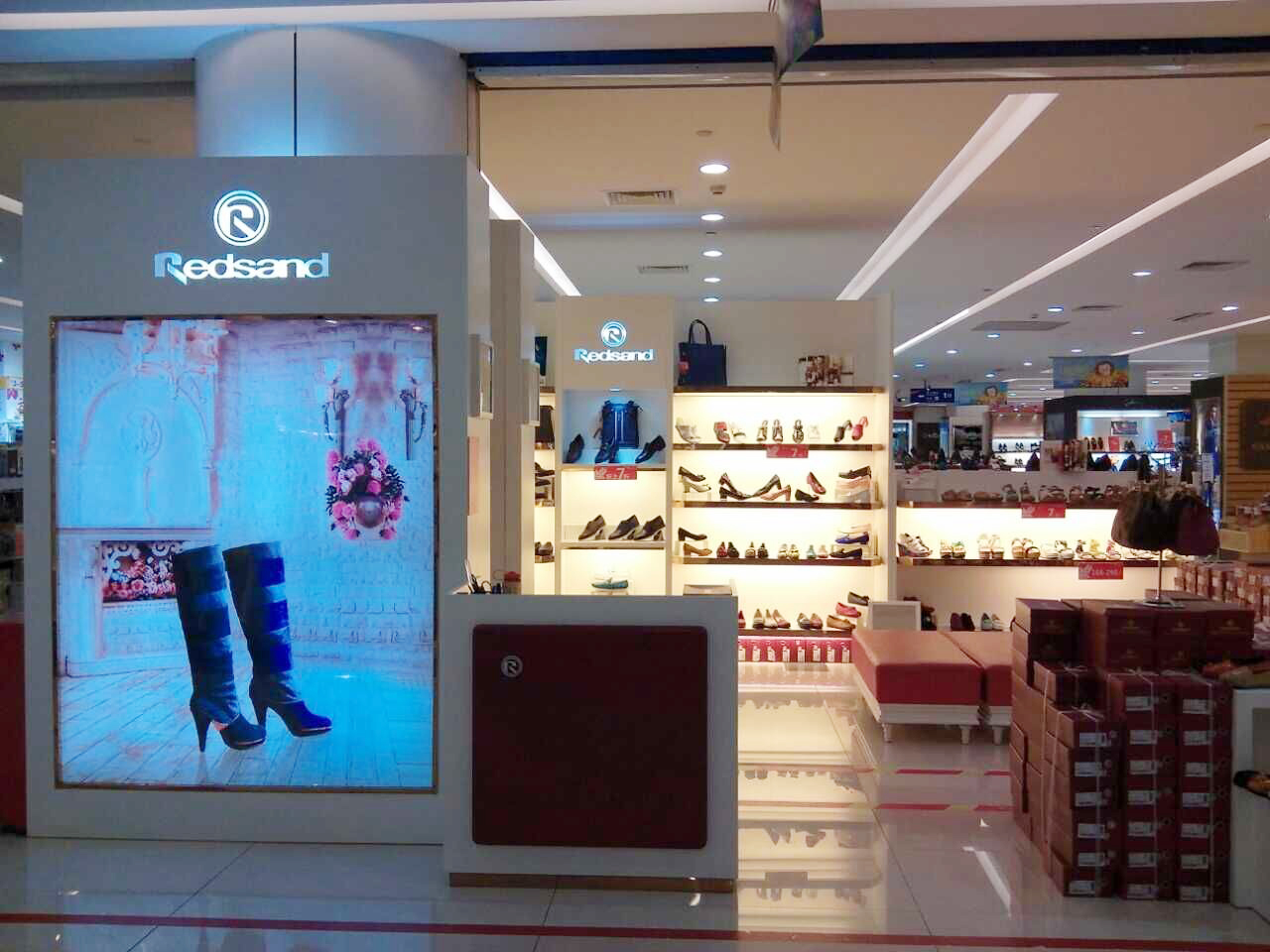 红砂女鞋—红砂广州白云5号停机坪实体店铺展览（图）_2