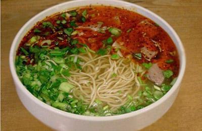 蘭州拉面學(xué)習(xí)，加盟拉面技術(shù)和配方，開(kāi)一個(gè)拉面館_1