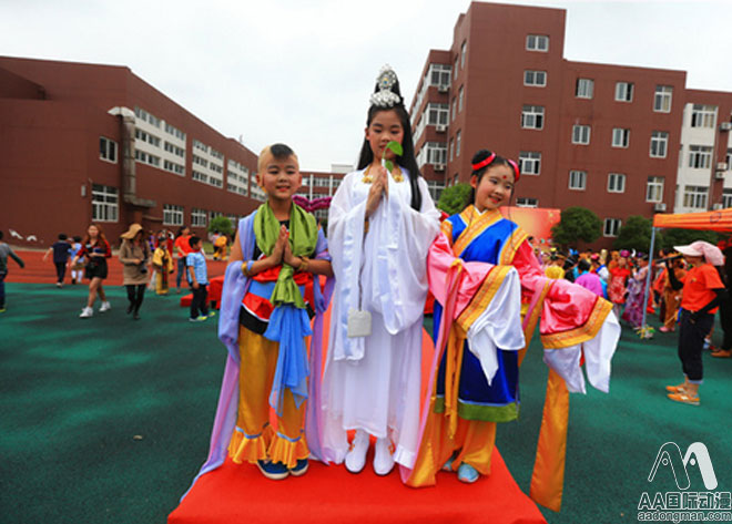 怎樣才能賺大錢來(lái)開動(dòng)漫店_1