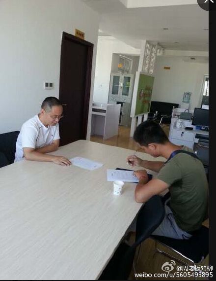 周老板雞柳加盟第1866位雞柳加盟商龍先生赴武漢簽約_1