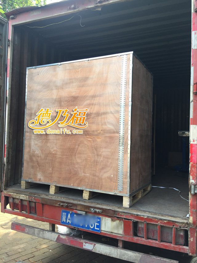 德乃福公司總部為加盟商發(fā)貨_4