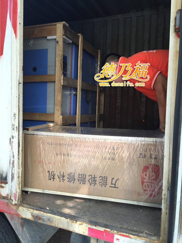 德乃福公司總部為加盟商發(fā)貨_6