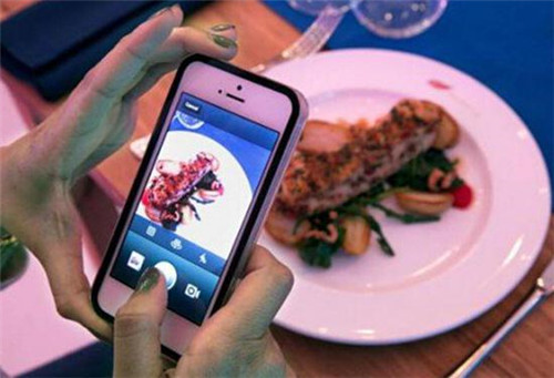 盛耀佳德商學(xué)院友情提醒：網(wǎng)上曬美食 當(dāng)心被廚師告！_1