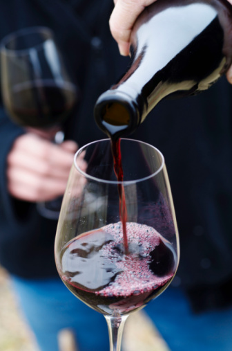 红酒文化：高级品酒师教你六步鉴别原装葡萄酒。（图）_2