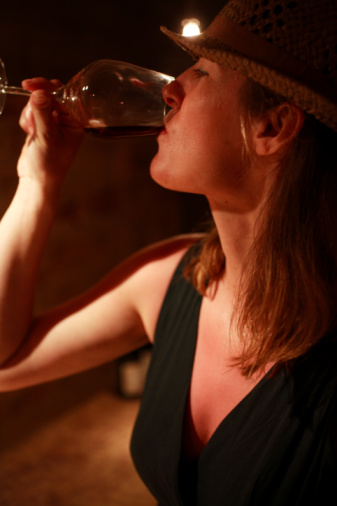 红酒文化：高级品酒师教你六步鉴别原装葡萄酒。（图）_3