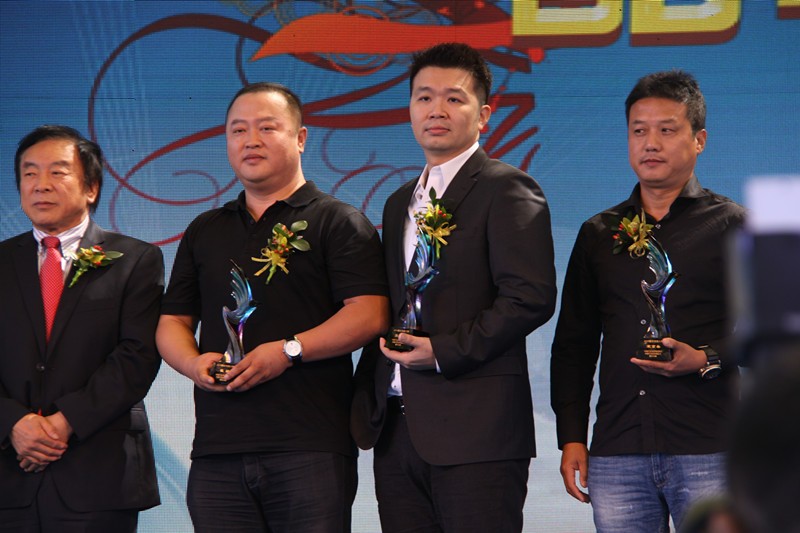 車衣裳董事長獲“2015酷車先鋒人物”榮譽稱號_4