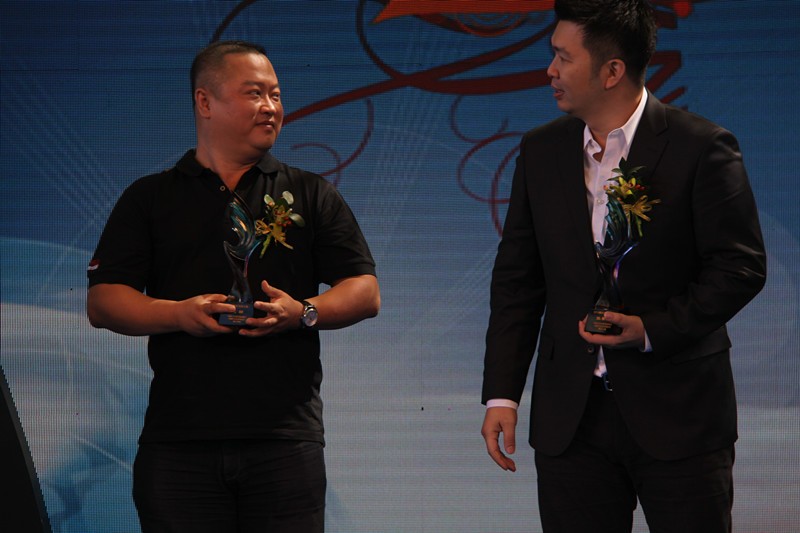 車衣裳董事長獲“2015酷車先鋒人物”榮譽稱號_5