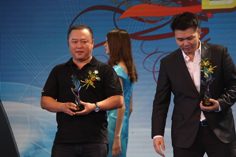 車衣裳董事長獲“2015酷車先鋒人物”榮譽稱號_7