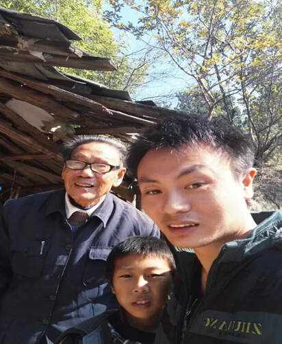 戶外運(yùn)動(dòng)公司員工的公益行_10