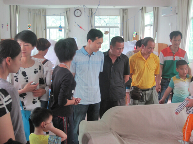 戶外運(yùn)動(dòng)公司員工的公益行_14