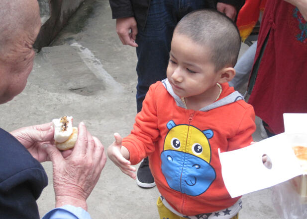 戶外運(yùn)動(dòng)公司員工的公益行_21