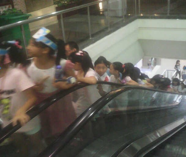 戶外運(yùn)動(dòng)公司員工的公益行_22