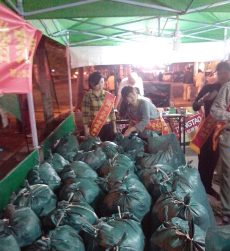 戶外運(yùn)動(dòng)公司員工的公益行_25