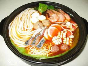 快捷小吃砂鍋米線店加盟山東砂鍋米線培訓(xùn)學(xué)校_1