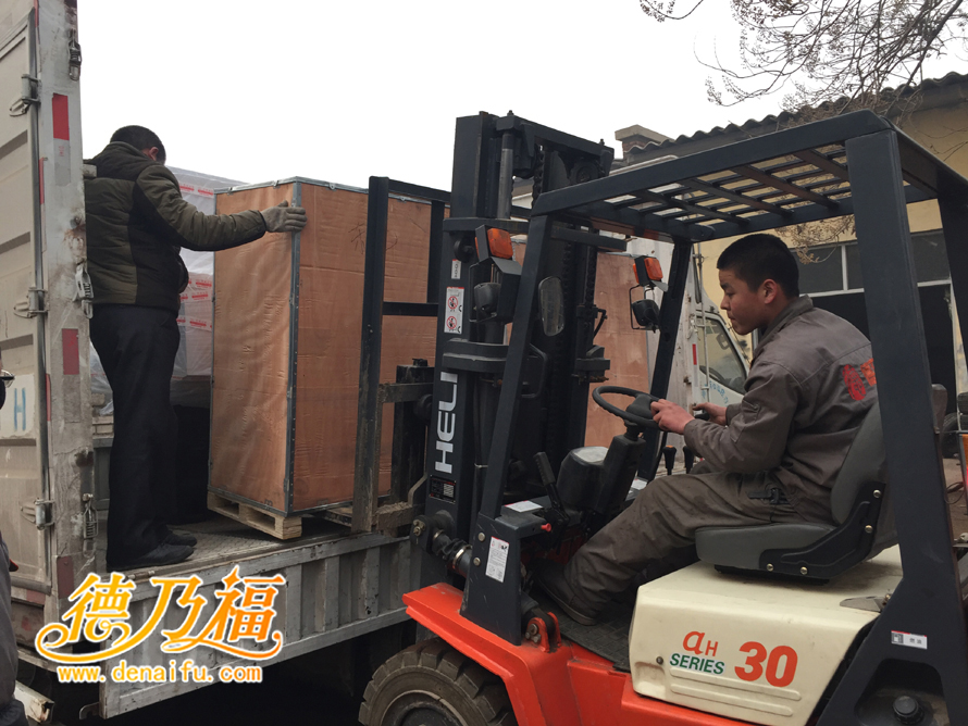 德乃福全自動輪轂拉絲機發(fā)貨廣東東莞_5