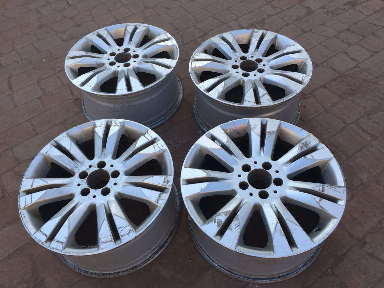 德乃福公司為黑龍江雞西車主修復(fù)拉絲輪轂_4