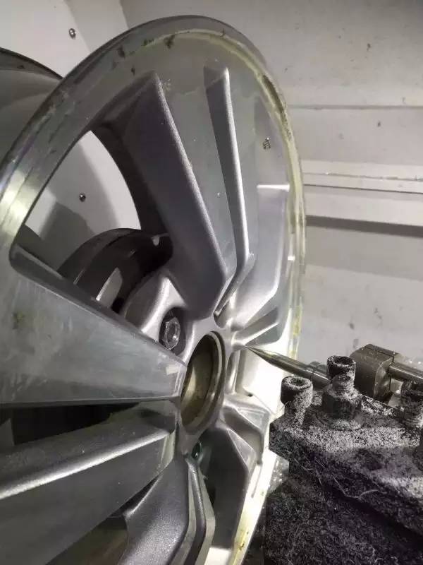 德乃福全自動(dòng)輪轂拉絲機(jī)探針取得數(shù)據(jù)很精確，可信賴_1