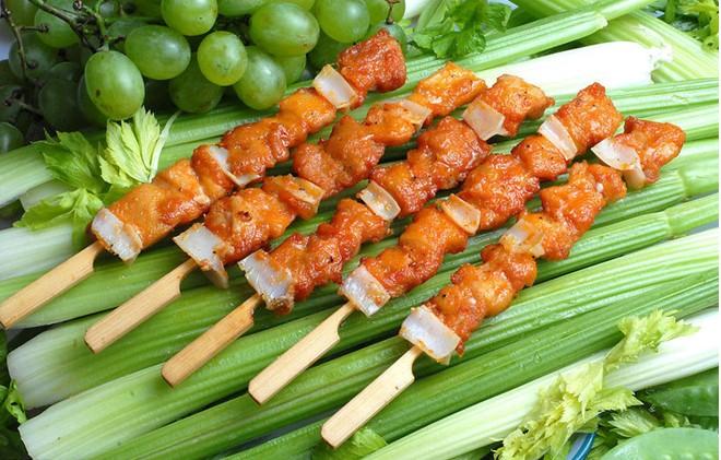 加盟學習油炸串做法水煮麻辣燙培訓油炸羊肉串費用（圖）_1