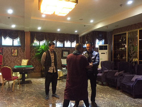 嚇?biāo)缹殞毩?..開個(gè)火鍋加盟店幾百萬(wàn)的投資，竟然先從玩太極推手開始。這家川西大壩火鍋加盟店老板屌炸天了！_2