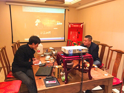 自貢餐飲人考察自選式火鍋加盟店蓉城院壩老火鍋，偏愛成都特色火鍋加盟品牌。_1