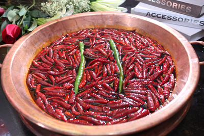 兩條辣椒定江山，雙流二荊條火鍋熬出中國四川成都火鍋加盟連鎖界的傳奇美味_1