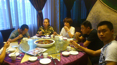 四川餐飲加盟熱點項目－-漁人谷特色火鍋魚，引得四川安岳投資人來捉魚。_2