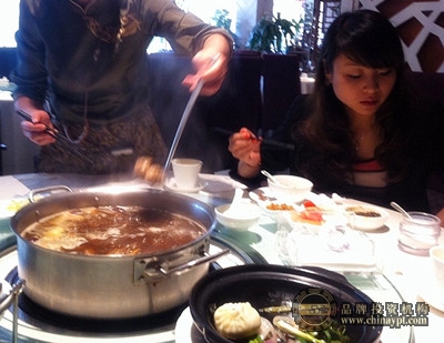 全国十大餐饮加盟品牌菌妹子菌汤火锅迎来第一批养生汤锅加盟商 （图）_2