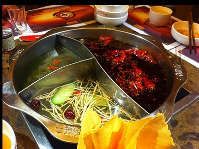 現(xiàn)代火鍋店加盟選擇更注重特色，三國演繹老火鍋以三味火鍋連鎖店贏得市場青睞。_3