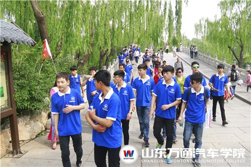 山東萬通汽修學(xué)院五一萬通行體驗(yàn)活動（圖）_2