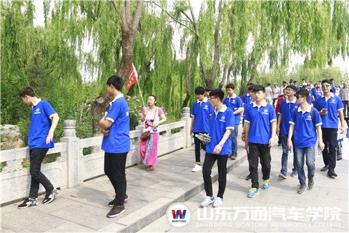 山東萬通汽修學(xué)院五一萬通行體驗(yàn)活動（圖）_3