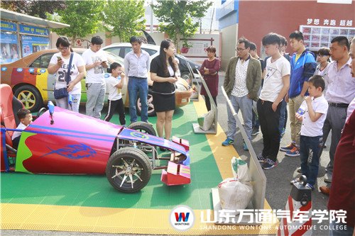 山東萬通汽修學(xué)院： 技術(shù)體驗嗨爆全場（圖）_1