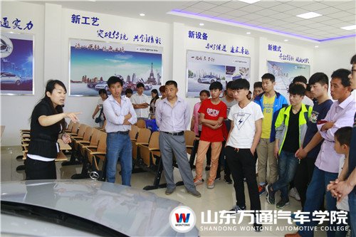 山東萬通汽修學(xué)院： 技術(shù)體驗嗨爆全場（圖）_4