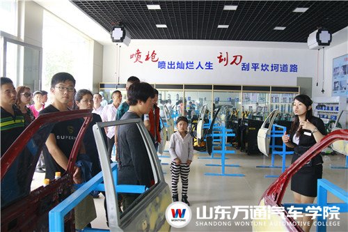 山東萬通汽修學(xué)院： 技術(shù)體驗嗨爆全場（圖）_5