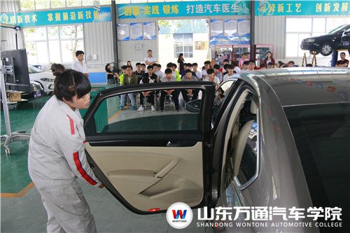 山東萬通汽修學(xué)院： 技術(shù)體驗嗨爆全場（圖）_10