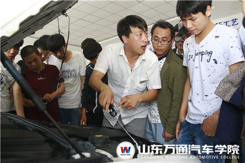 山東萬通汽修學(xué)院： 技術(shù)體驗嗨爆全場（圖）_12