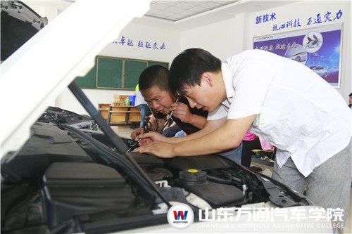 山東萬通汽修學(xué)院： 技術(shù)體驗嗨爆全場（圖）_13