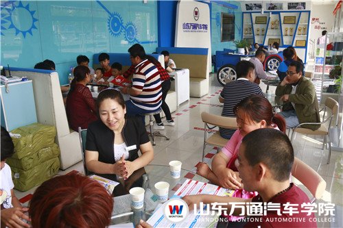 山東萬通汽修學(xué)院： 技術(shù)體驗嗨爆全場（圖）_15