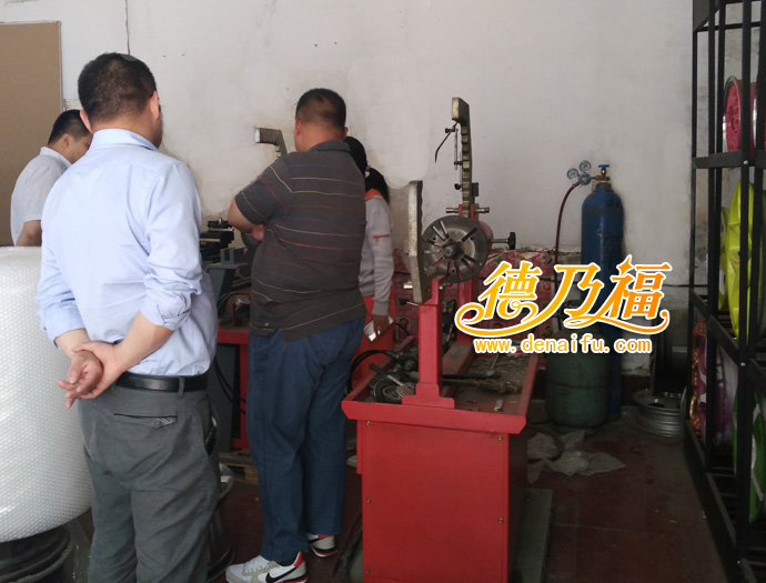 德乃福全自動(dòng)28寸輪轂拉絲機(jī)迎來(lái)河北，山西考察者_(dá)2